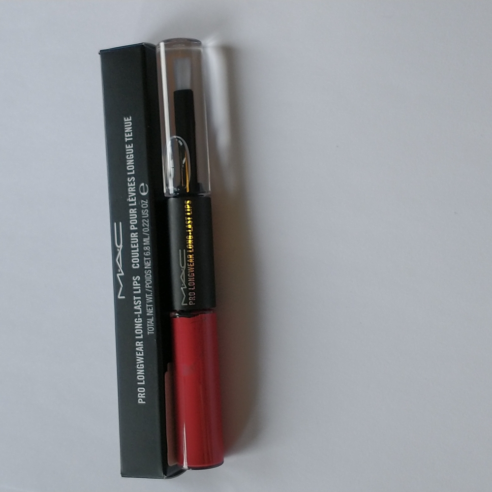 Pro Longwear Long-Last Lips